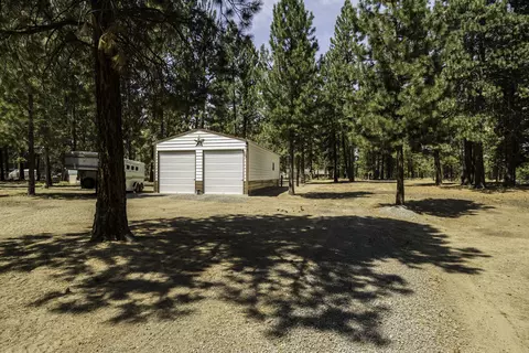 Exterior - 15730 Jackpine Rd, La Pine, OR 97739 photo 5 of 13
