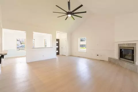 Living - 19 Pine Ct, Eagle Point, OR 97524 photo 1 of 5