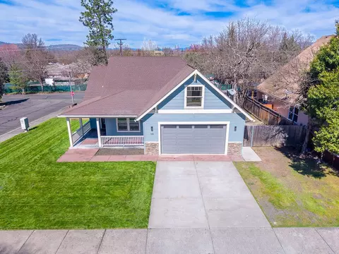 Exterior - 19 Pine Ct, Eagle Point, OR 97524 photo 4 of 4