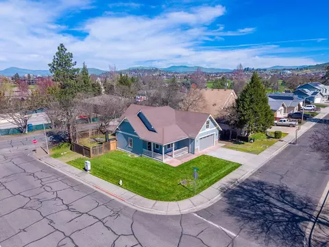 View/Area - 19 Pine Ct, Eagle Point, OR 97524 photo 10 of 11