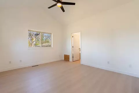 Bedroom - 19 Pine Ct, Eagle Point, OR 97524 photo 1 of 8