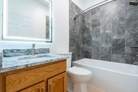 Bath - 19 Pine Ct, Eagle Point, OR 97524 photo 3 of 3