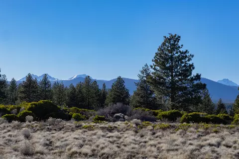 18858 Ridgeline Dr, Bend, OR 97703 photo 2