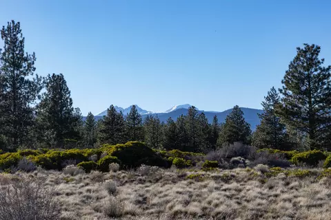 18858 Ridgeline Dr, Bend, OR 97703 photo 4