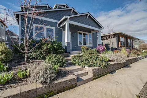 256 Rockfellow Pl, Talent, OR 97540