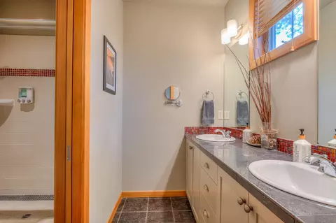 Bath - 57135 Evergreen Loop, Sunriver, OR 97707 photo 1 of 3
