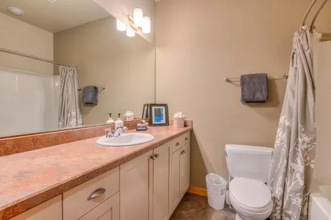 Bath - 57135 Evergreen Loop, Sunriver, OR 97707 photo 3 of 3