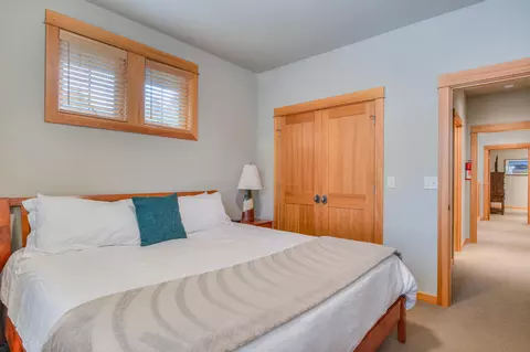 Bedroom - 57135 Evergreen Loop, Sunriver, OR 97707 photo 4 of 6