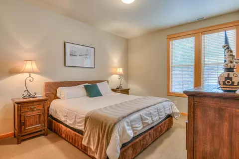 Bedroom - 57135 Evergreen Loop, Sunriver, OR 97707 photo 5 of 6