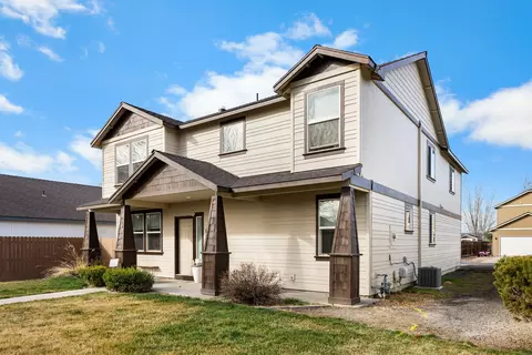 1331 NE 4th St, Redmond, OR 97756