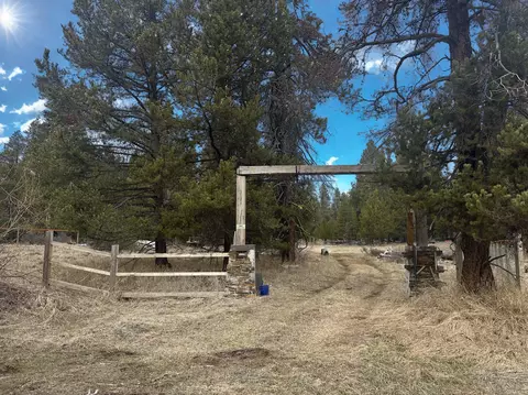 15676 River Dr, La Pine, OR 97739