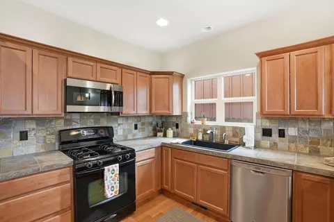 Kitchen - 62763 Hawkview Rd, Bend, OR 97701 photo 4 of 4