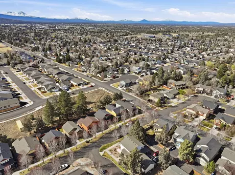 View/Area - 62763 Hawkview Rd, Bend, OR 97701 photo 7 of 9