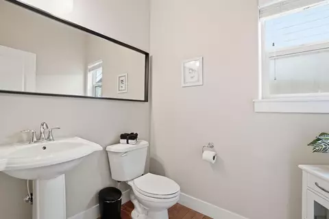 Bath - 62763 Hawkview Rd, Bend, OR 97701 photo 3 of 4