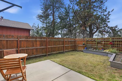Exterior - 62763 Hawkview Rd, Bend, OR 97701 photo 5 of 6