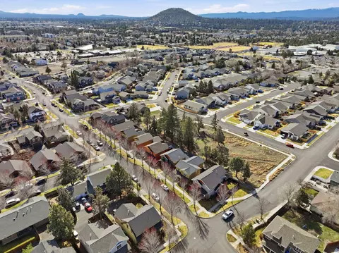 View/Area - 62763 Hawkview Rd, Bend, OR 97701 photo 5 of 9