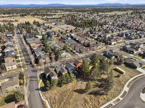 View/Area - 62763 Hawkview Rd, Bend, OR 97701 photo 4 of 9