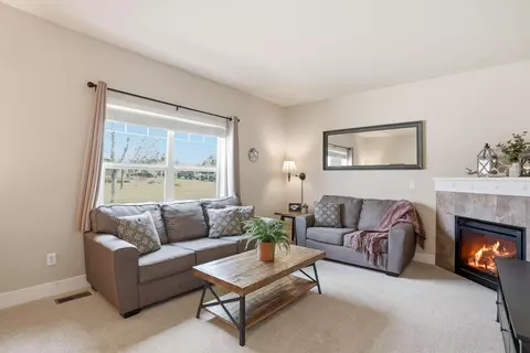 Living - 62763 Hawkview Rd, Bend, OR 97701 photo 1 of 2