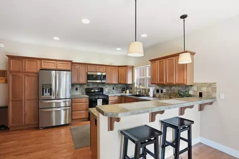 Kitchen - 62763 Hawkview Rd, Bend, OR 97701 photo 2 of 4
