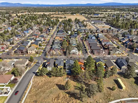 View/Area - 62763 Hawkview Rd, Bend, OR 97701 photo 3 of 9