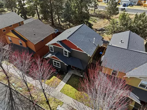 View/Area - 62763 Hawkview Rd, Bend, OR 97701 photo 1 of 9
