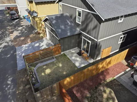 Exterior - 62763 Hawkview Rd, Bend, OR 97701 photo 3 of 6