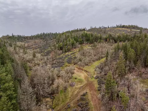 2527 Crowfoot Rd, Eagle Point, OR 97524