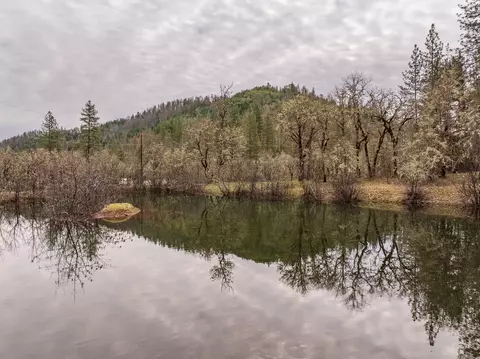 2527 Crowfoot Rd, Eagle Point, OR 97524