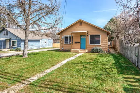 128 S Mountain Ave, Ashland, OR 97520