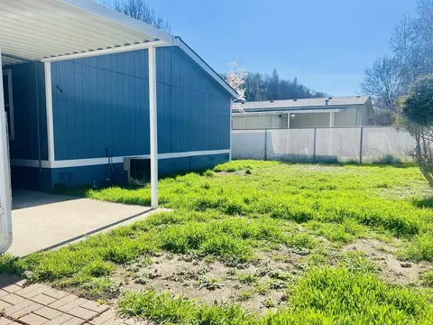 633 E Archwood Dr UNIT 43, Eagle Point, OR 97524 photo 4