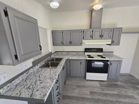 633 E Archwood Dr UNIT 43, Eagle Point, OR 97524 photo 9