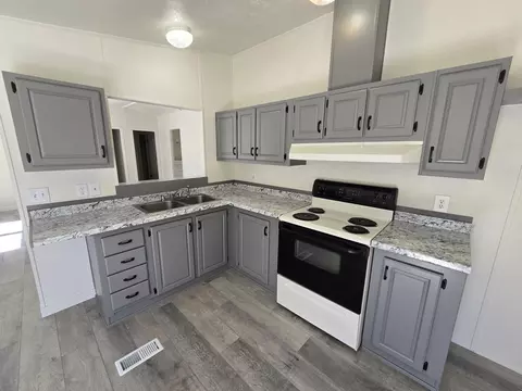 633 E Archwood Dr UNIT 43, Eagle Point, OR 97524 photo 24