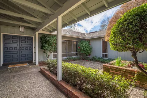 711 NW Amelia Dr, Grants Pass, OR 97526