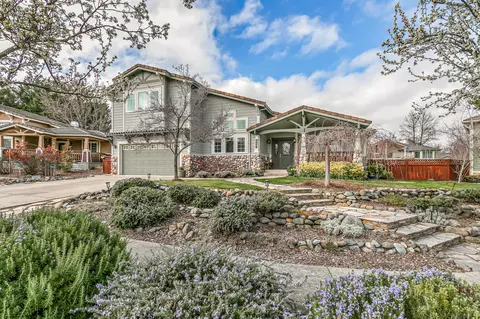 1120 Barrington Cir, Ashland, OR 97520
