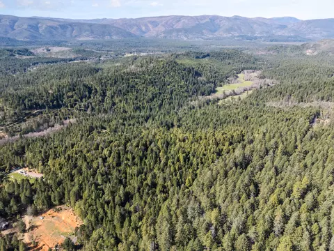 View/Area - 1259 Waldo Rd, O'brien, OR 97534 photo 5 of 13