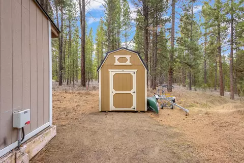 Exterior - 15530 Rim Dr, La Pine, OR 97739 photo 4 of 5