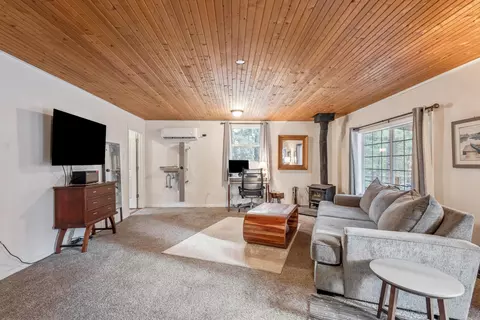 Living - 15530 Rim Dr, La Pine, OR 97739 photo 1 of 2