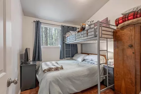 Bedroom - 15530 Rim Dr, La Pine, OR 97739 photo 2 of 2