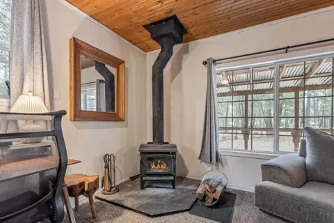 Living - 15530 Rim Dr, La Pine, OR 97739 photo 2 of 2