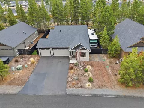 16501 Charlotte Day Dr, La Pine, OR 97739