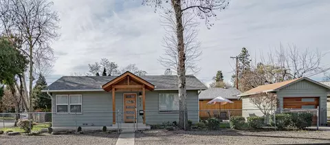 512 SE 10th St, Grants Pass, OR 97526