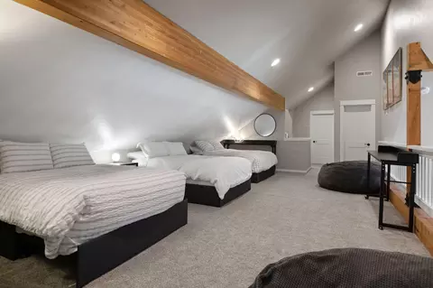 Bedroom - 17181 Merganser Dr, Bend, OR 97707 photo 6 of 9