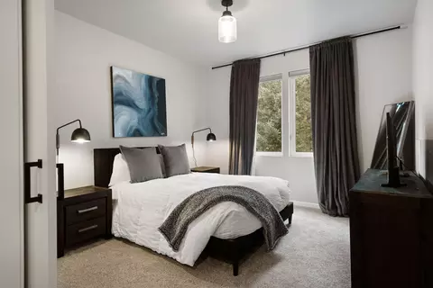 Bedroom - 17181 Merganser Dr, Bend, OR 97707 photo 8 of 9