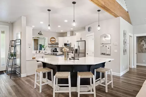 Kitchen - 17181 Merganser Dr, Bend, OR 97707 photo 1 of 4