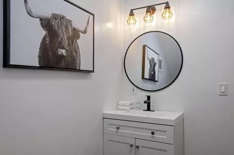 Bath - 17181 Merganser Dr, Bend, OR 97707 photo 5 of 5