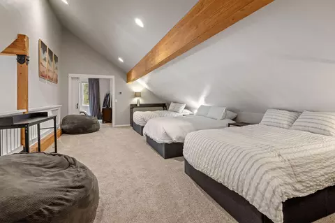 Bedroom - 17181 Merganser Dr, Bend, OR 97707 photo 7 of 9