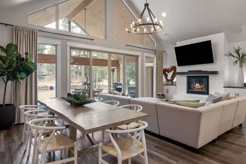Dining - 17181 Merganser Dr, Bend, OR 97707 photo 1 of 3
