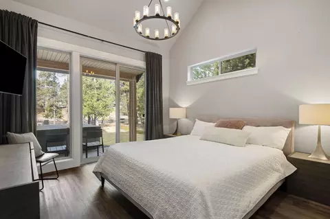 Bedroom - 17181 Merganser Dr, Bend, OR 97707 photo 4 of 9