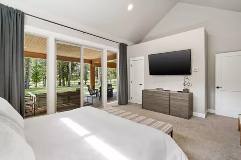 Bedroom - 17181 Merganser Dr, Bend, OR 97707 photo 1 of 9
