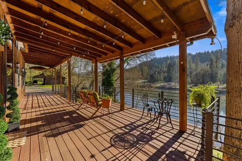 4941 Riverbanks Rd, Grants Pass, OR 97527